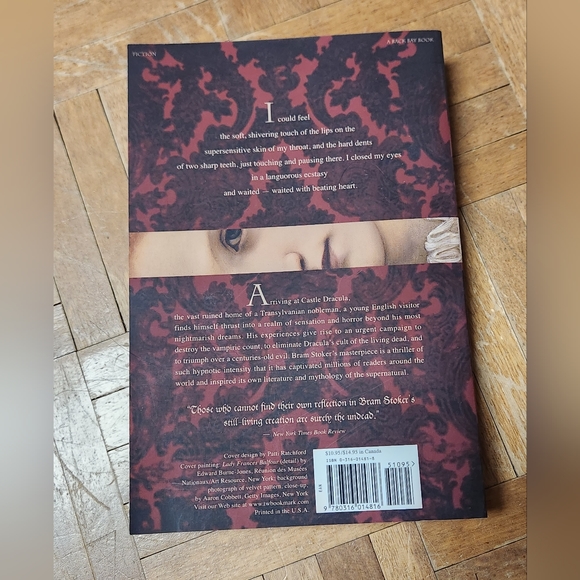 Dracula by Bram Stoker 2005 Paperback edition - Picture 4 of 7